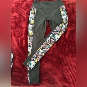 Vera Bradley NEW Leggings with Floral Side Panels Size S